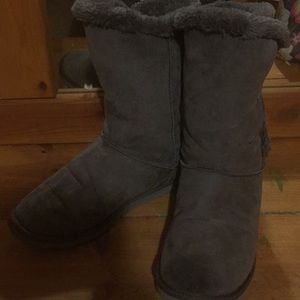 GRAY BOOTS